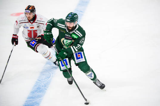 Örebros Robin Kovacs och Färjestads Jesse Virtanen