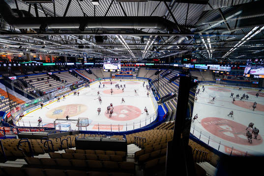 Interiör vy av Vida arena före ishockeymatchen i SHL