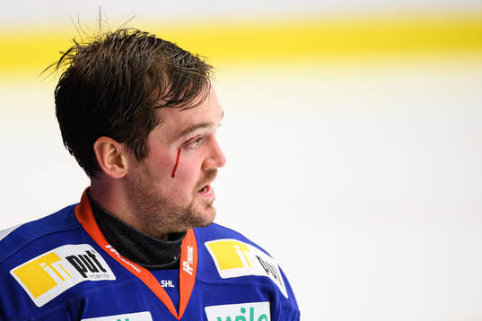 Växjös Tim Erixon har ont