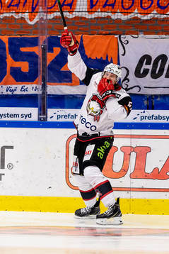 Malmö Redhawks Emil Sylvegård jublar