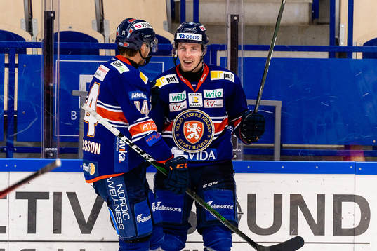 Växjös Juuso Vainio jublar