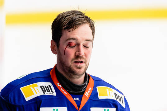 Växjös Tim Erixon blöder