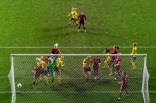 Caroline Seger sees Magdalena Eriksson of Sweden score 4-0