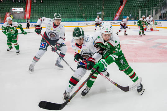 Frölundas Jesper Sellgren och Rögles Nils Höglander