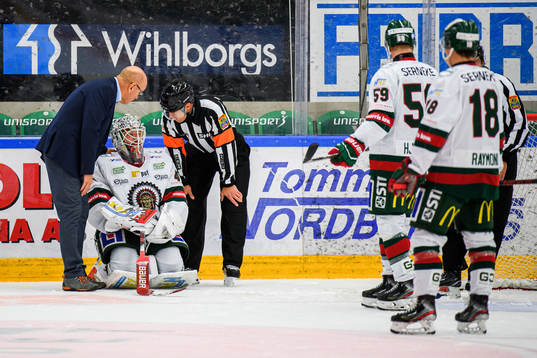 Frölundas målvakt Niklas Rubin har ont