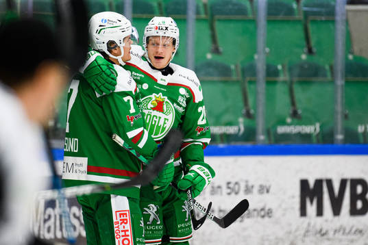 Rögles Anton Bengtsson och Erlend Lesund jublar