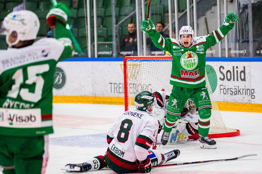 Rögles Nils Höglander jublar