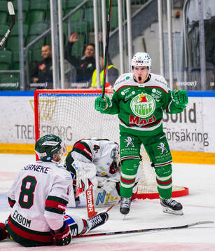 Rögles Nils Höglander jublar