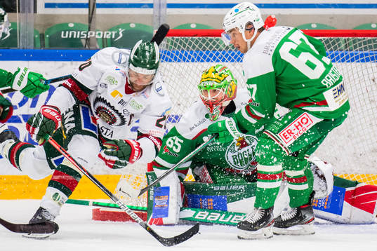 Frölundas Joel Lundqvist oroar mot Rögles målvakt