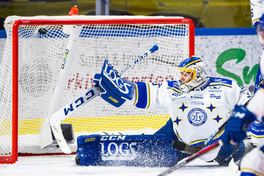 Luleås Victor Berglund (ej i bild) sätter 2-0 bakom