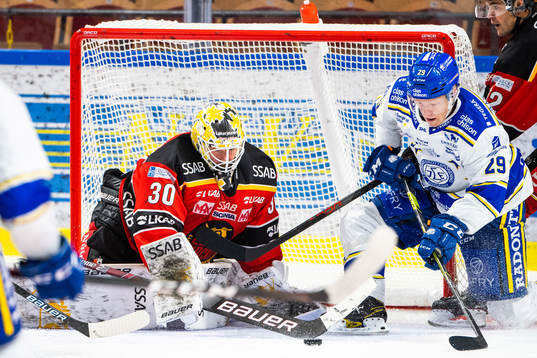 Luleås målvakt David Rautio och Leksands Emil Heineman