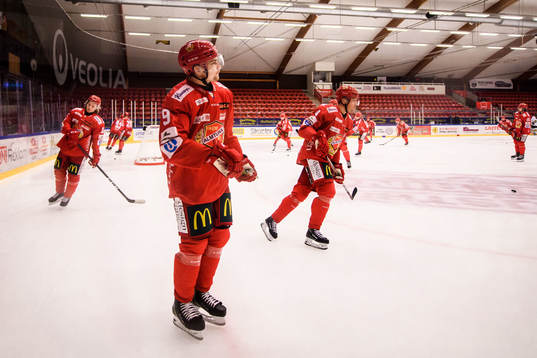 Almtunas Hampus Harlestam värmer upp