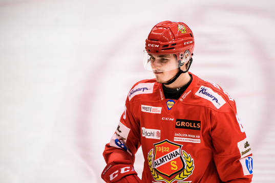 Almtunas William Wiå värmer upp