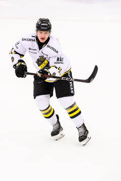 s Johan Johnsson värmer upp