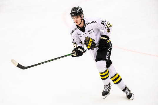 s Elias Lindström värmer upp
