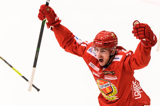 Almtunas Johan Södergran jublar