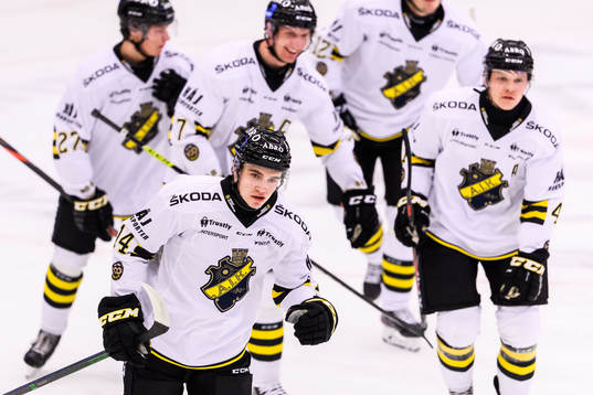 s Isak Salqvist jublar