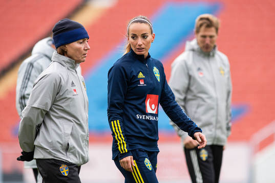 Physiology therapist Annica Näsmark and Kosovare Asllani