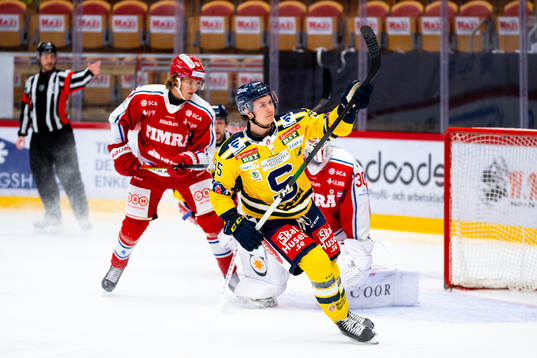 Södertäljes Nick Olesen jublar