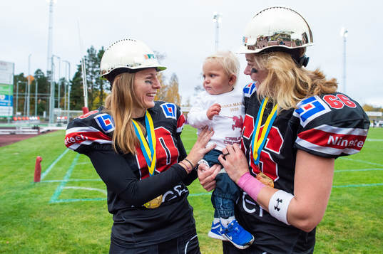 Carlstad Crusaders Nathalie Bengtsson och Therese Helgman