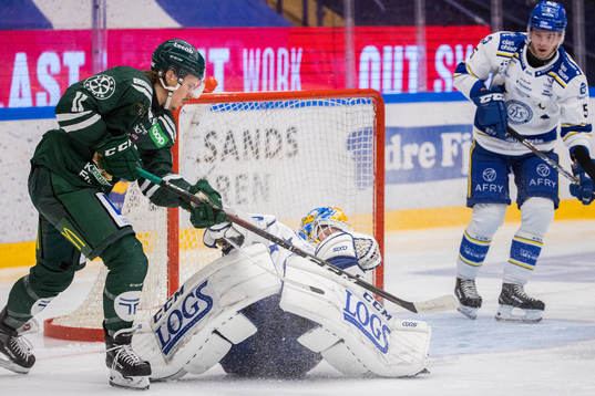 Färjestads Joakim Nygård mot Leksands målvakt Janne