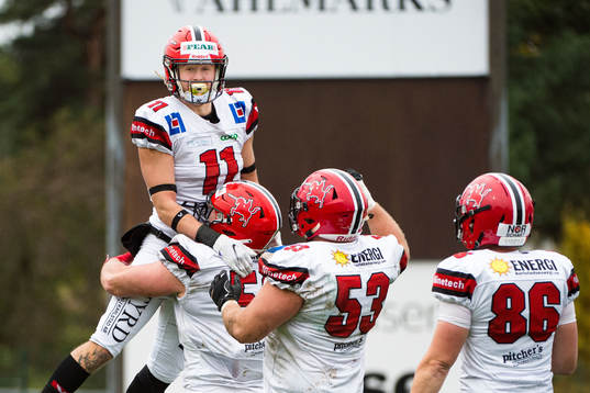 Carlstad Crusaders Kevin Börzsei jublar