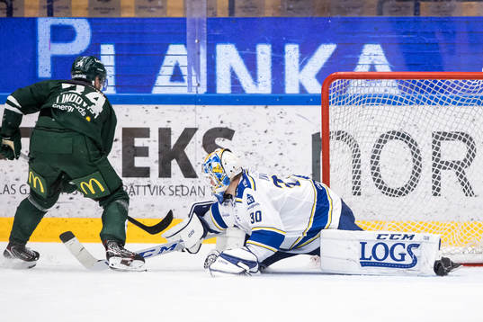 Färjestads Michael Lindqvist missar straff mot Leksands