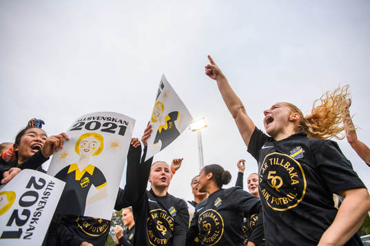 s Sophia Redenstrand jublar över avancemanget till