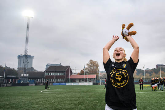s Sophia Redenstrand jublar över avancemanget till
