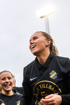 s Adelisa Grabus jublar över avancemanget till
