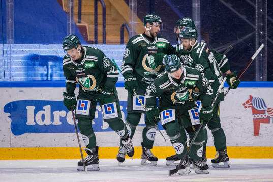 Färjestads Jonathon Blum jublar med lagkamrater