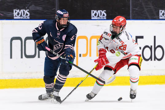 Djurgårdens Josefine Jakobsen och Modos Nathalie Lidman
