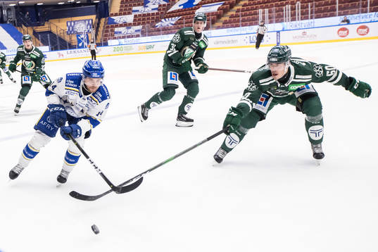 Leksands Oskar Lang och Färjestads Sebastian Erixon