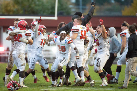 Carlstad Crusaders spelare jublar