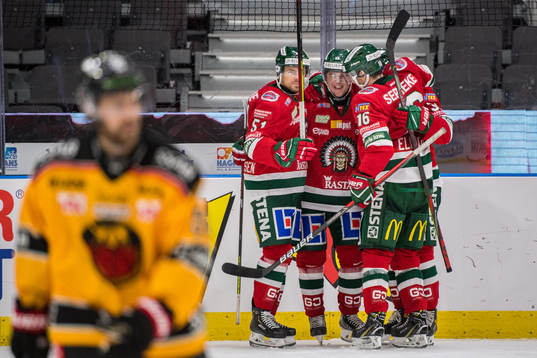 Frölundas Jesper Sellgren jublar med lagkamrater