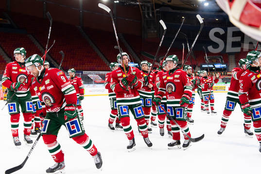 Frölundas spelare tackar publiken