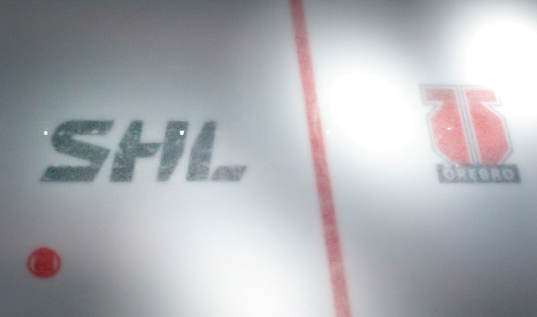 SHL och Örebro logo på isen