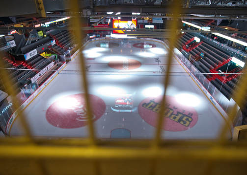 Isen på Behrn Arena från taket