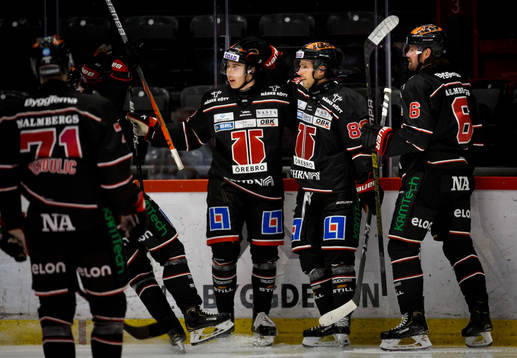 Örebros Mathias Bromé gör 2-2 och jublar med Robert