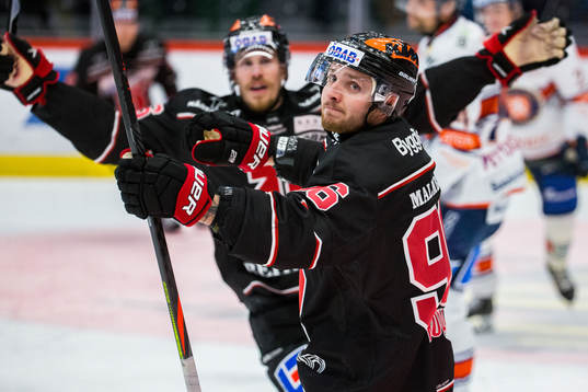 Örebros Robin Kovacs jublar
