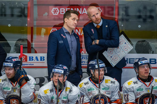 Växjös tränare Sam Hallam och assisterande tränare