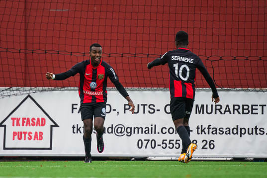 Brommapojkarnas Leonard Kleist jublar