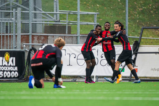 Brommapojkarnas Leonard Kleist jublar