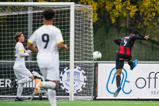 Brommapojkarnas Exaucé Munganga gör 1-0