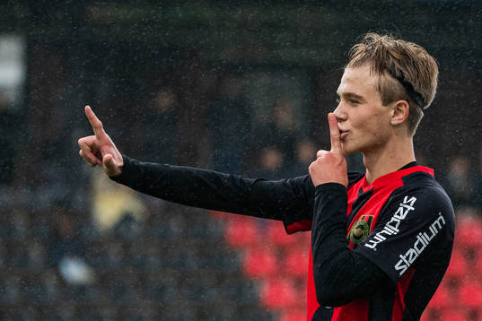 Brommapojkarnas Wilmer Odefalk jublar