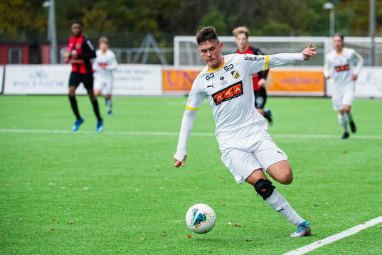 Häckens Sebastian Tipura under fotbollsmatchen i U16