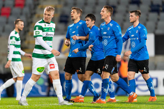 Halmstads Mikael Boman jublar med lagkamrater