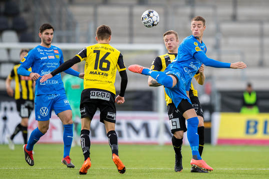 Mjällbys Jesper Löfgren och Häckens Alexander Söderlund