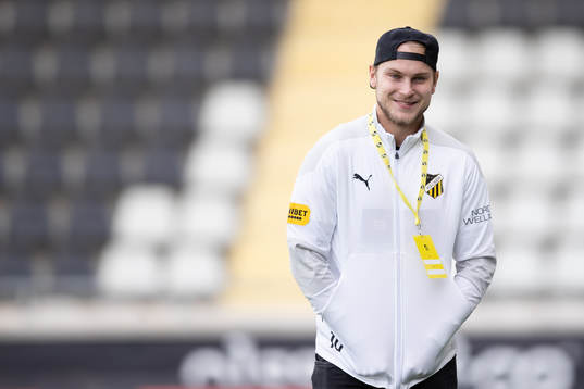 NHL-proffset Anton Blidh som bårbärare innan