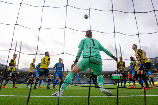 Häckens Joona Toivio, målvakt Pontus Dahlberg  och Johan